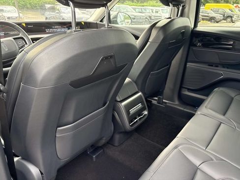 New 2026 Lincoln Nautilus Premier w/ Jet Appearance Package AWD/4WD image 15