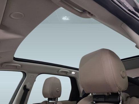 Used 2025 Land Rover Discovery Sport S image 13