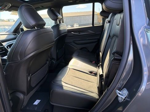 New 2025 Jeep Grand Cherokee 4WD image 7