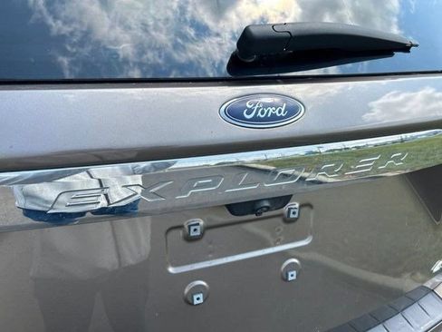 Used 2021 Ford Explorer XLT w/ Equipment Group 202A AWD/4WD image 61