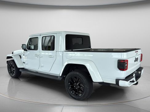 Used 2021 Jeep Gladiator Overland AWD/4WD image 14
