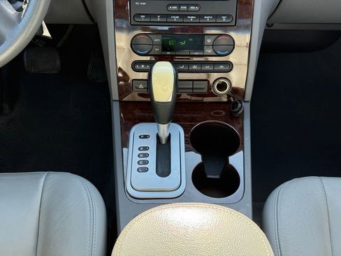 Used 2007 Ford Five Hundred SEL image 2