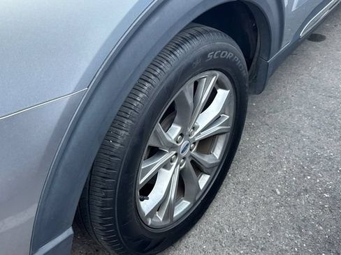 Used 2023 Ford Explorer Limited RWD image 4