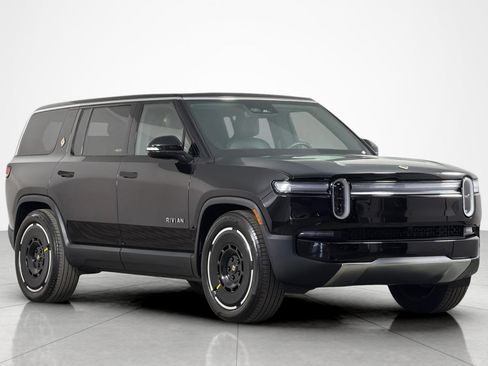 Used 2025 Rivian R1S Adventure AWD/4WD image 7