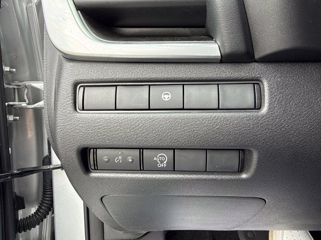 Used 2023 Nissan Rogue SV AWD/4WD image 25