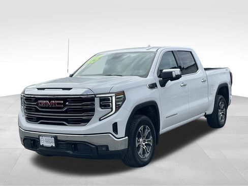 Used 2025 GMC Sierra 1500 SLT image 2
