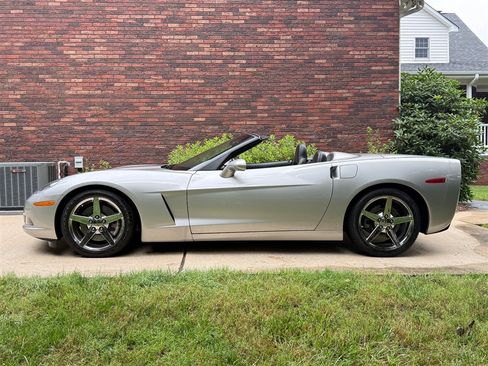 Used 2008 Chevrolet Corvette Convertible w/ Preferred Equipment Group RWD image 22