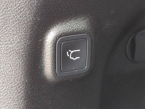 Used 2023 Jeep Cherokee Altitude Lux AWD/4WD image 11