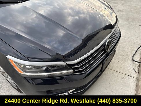 Used 2018 Volkswagen Passat 2.0T SE FWD image 2