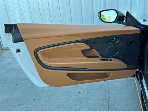 Used 2022 Aston Martin DB11 Coupe image 41