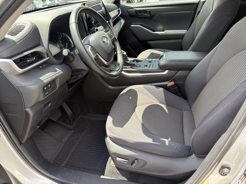 Certified 2024 Toyota Highlander LE AWD/4WD image 18