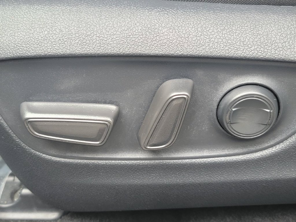 Used 2025 Toyota RAV4 XLE AWD/4WD image 36