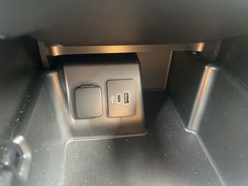 Used 2025 Ford Explorer ST-Line w/ Premium Package RWD image 18