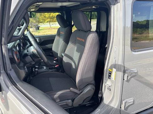 Used 2023 Jeep Gladiator Mojave w/ Cold Weather Group AWD/4WD image 40