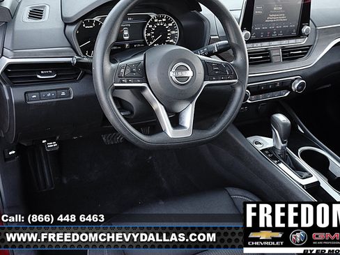 Used 2024 Nissan Altima 2.5 SV FWD image 21