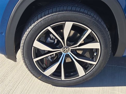 New 2025 Volkswagen Atlas Cross Sport SEL Premium R-Line image 13