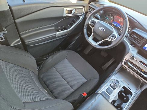 Used 2024 Ford Explorer XLT image 15
