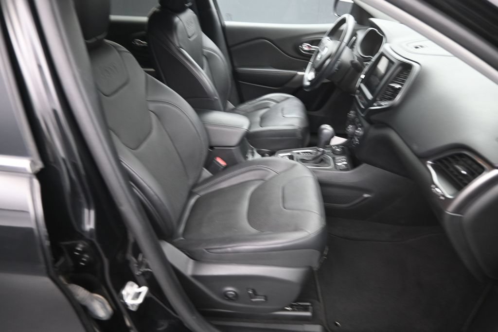 Used 2021 Jeep Cherokee Latitude Lux w/ Sun & Sound Group AWD/4WD image 13