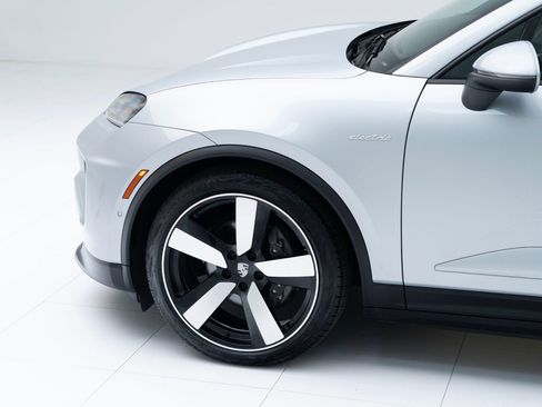 Used 2024 Porsche Macan 4 Electric image 11