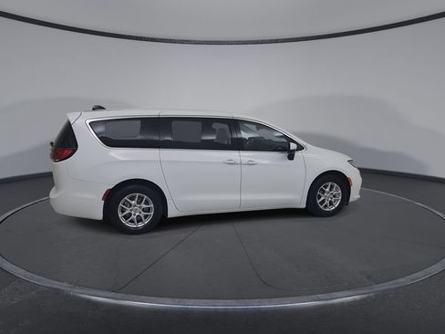 Certified 2023 Chrysler Pacifica Touring-L FWD image 18
