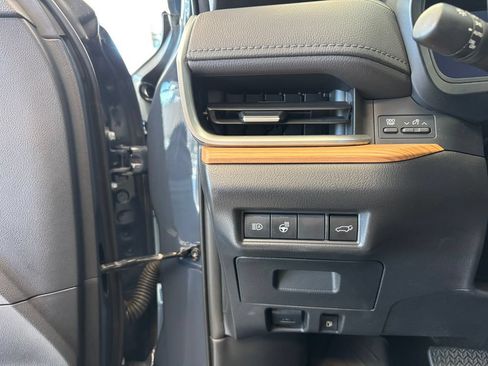 Used 2024 Toyota Grand Highlander AWD image 16
