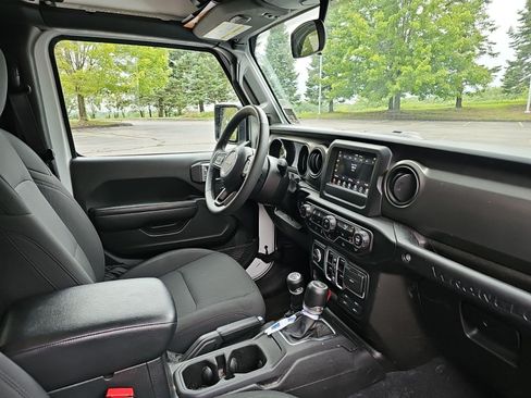 Used 2023 Jeep Wrangler Unlimited w/ Cold Weather Group AWD/4WD image 12