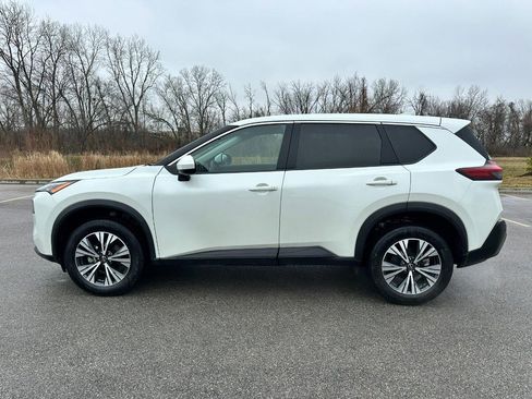 Used 2023 Nissan Rogue SV image 2
