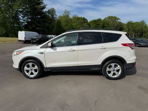 Used 2016 Ford Escape SE w/ Equipment Group 201A FWD image 2