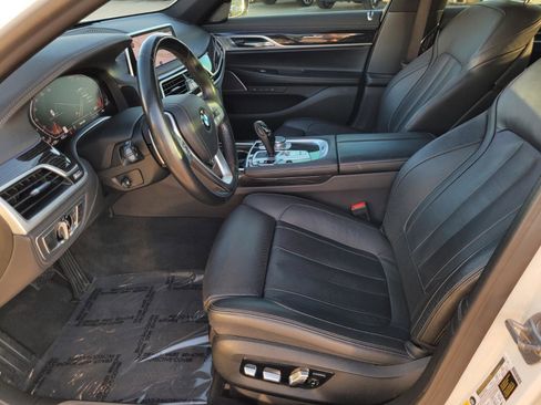 Used 2020 BMW 740i w/ Cold Weather Package image 28