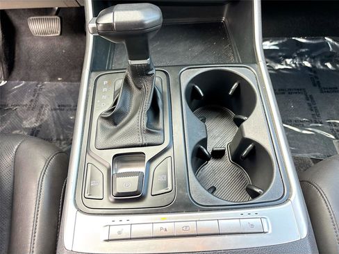 Used 2025 Kia Carnival FWD image 17