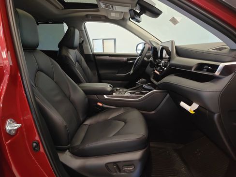 New 2026 Toyota Highlander Limited image 27