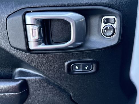 Used 2021 Jeep Wrangler Unlimited Rubicon image 13