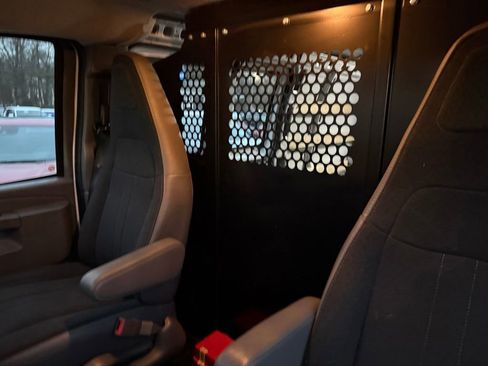 Used 2024 Chevrolet Express 2500 w/ Driver Convenience Package image 15