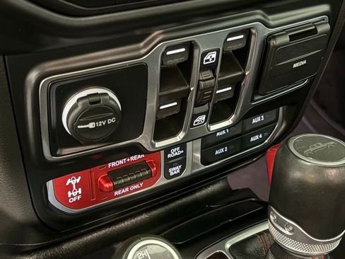 Used 2023 Jeep Gladiator Rubicon w/ Cold Weather Group image 36