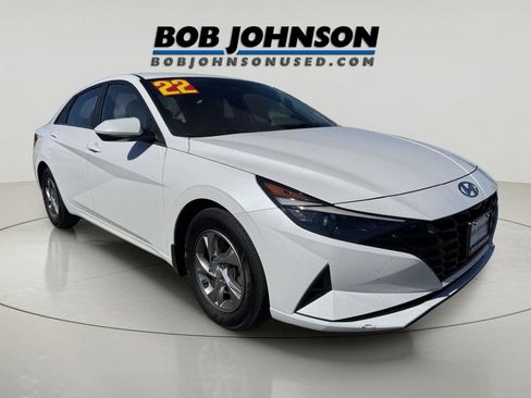 Used 2022 Hyundai Elantra SE FWD image 1