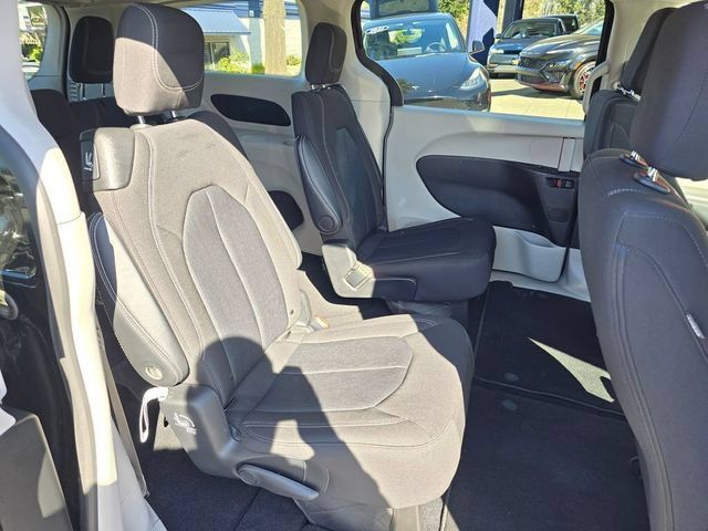 Used 2024 Chrysler Voyager LX FWD image 13