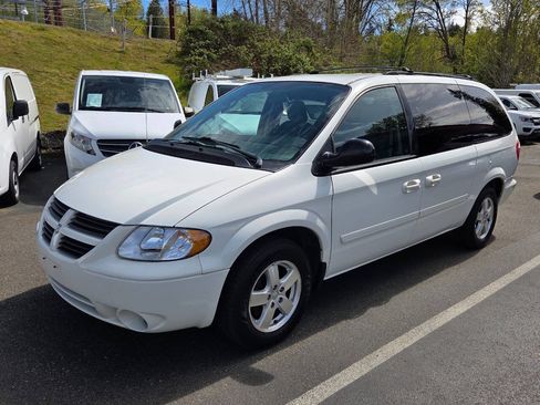Used 2006 Dodge Grand Caravan SXT FWD image 3