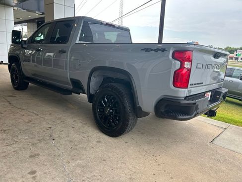 Used 2025 Chevrolet Silverado 2500 Custom w/ Custom Value Package AWD/4WD image 5