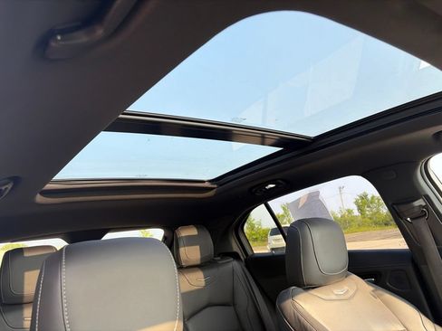 Used 2021 Cadillac XT4 Premium Luxury w/ Sun And Sound Package AWD/4WD image 14