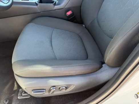Used 2025 Toyota RAV4 XLE AWD/4WD image 17
