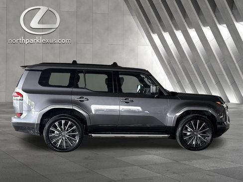 Certified 2025 Lexus GX 550 w/ Accessory Package (2T) AWD/4WD image 4