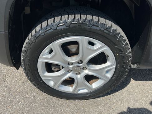 Used 2018 Jeep Renegade Limited AWD/4WD image 26