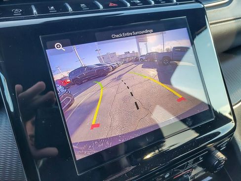 Used 2023 Jeep Grand Cherokee L Laredo image 13