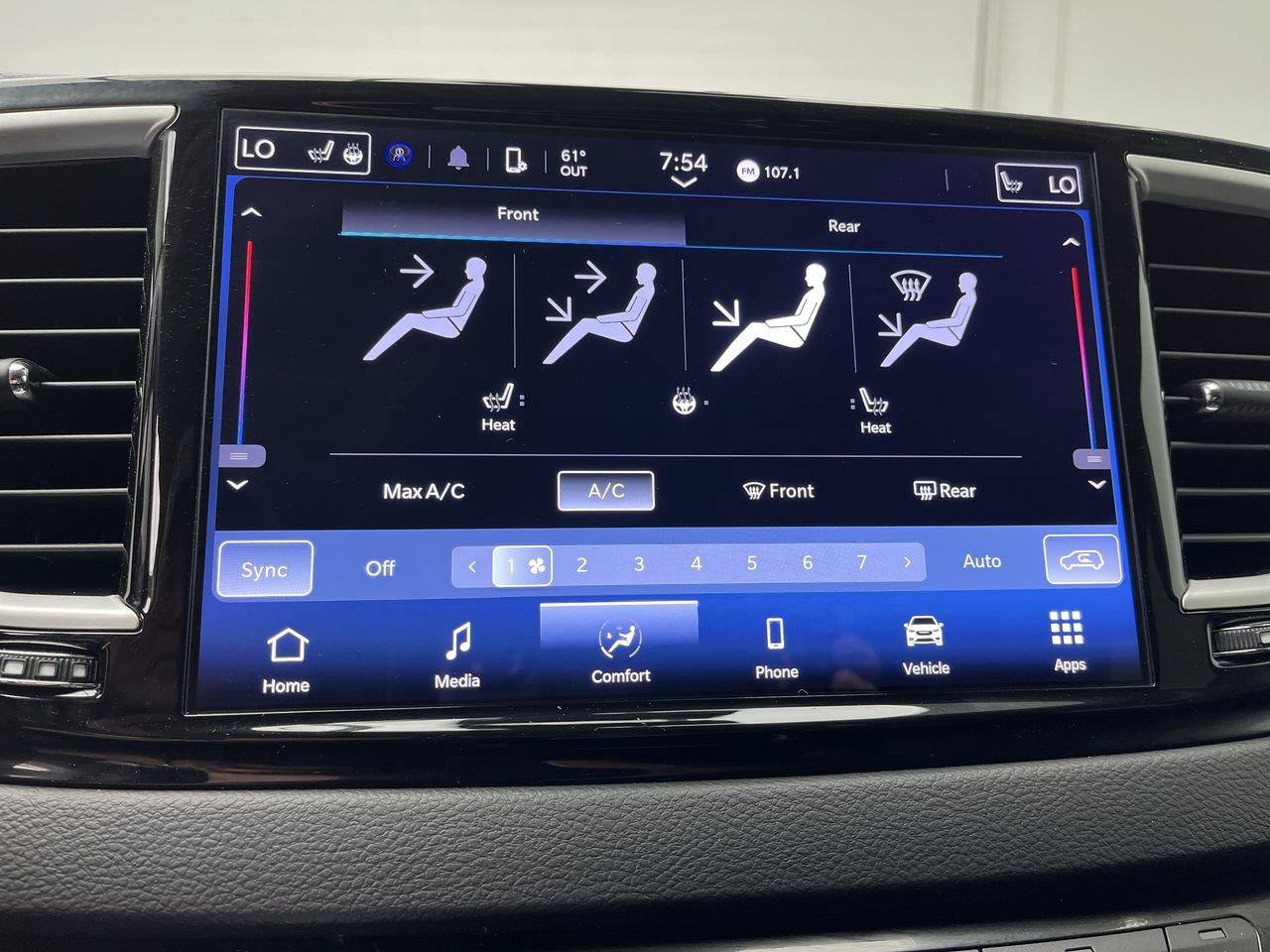 Used 2024 Chrysler Pacifica Touring-L FWD image 19