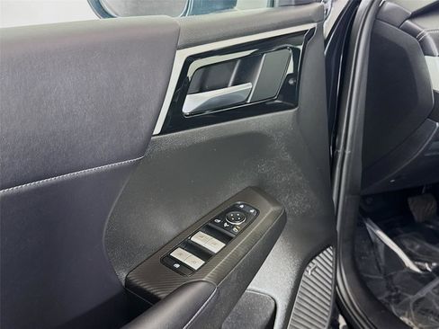 Used 2025 Mitsubishi Outlander SE image 15