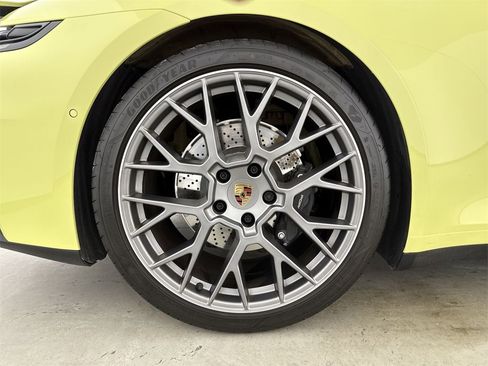 Certified 2025 Porsche 911 Carrera image 15