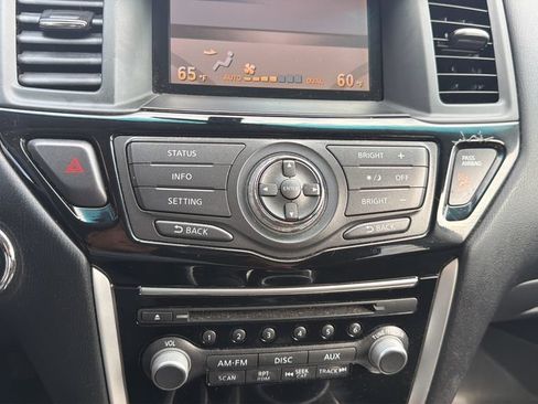 Used 2014 Nissan Pathfinder SV AWD/4WD image 15