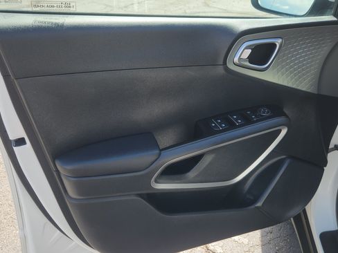 Used 2023 Kia Soul S FWD image 22