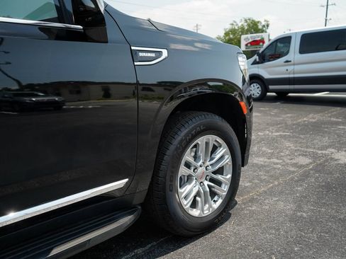 Used 2024 GMC Yukon XL SLT w/ SLT Luxury Package AWD/4WD image 18