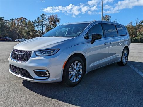 New 2026 Chrysler Pacifica Select image 7